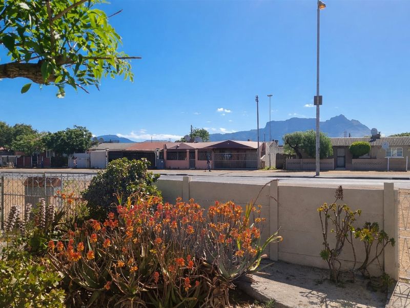 3-Bedroom Duplex for Sale in Bonteheuwel, Cape Town - Photo 3