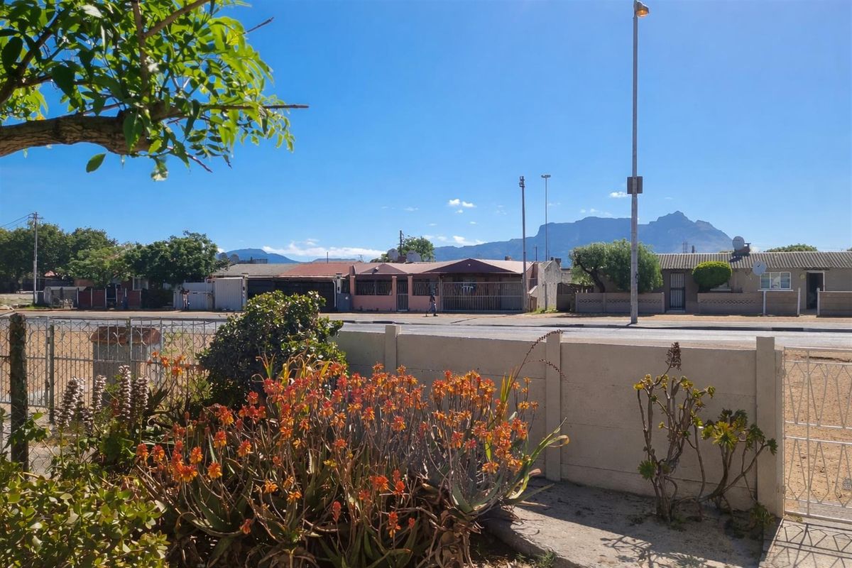 3-Bedroom Duplex for Sale in Bonteheuwel, Cape Town - Photo 3