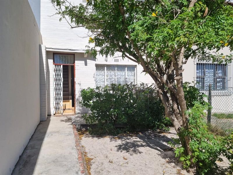 3-Bedroom Duplex for Sale in Bonteheuwel, Cape Town - Photo 2