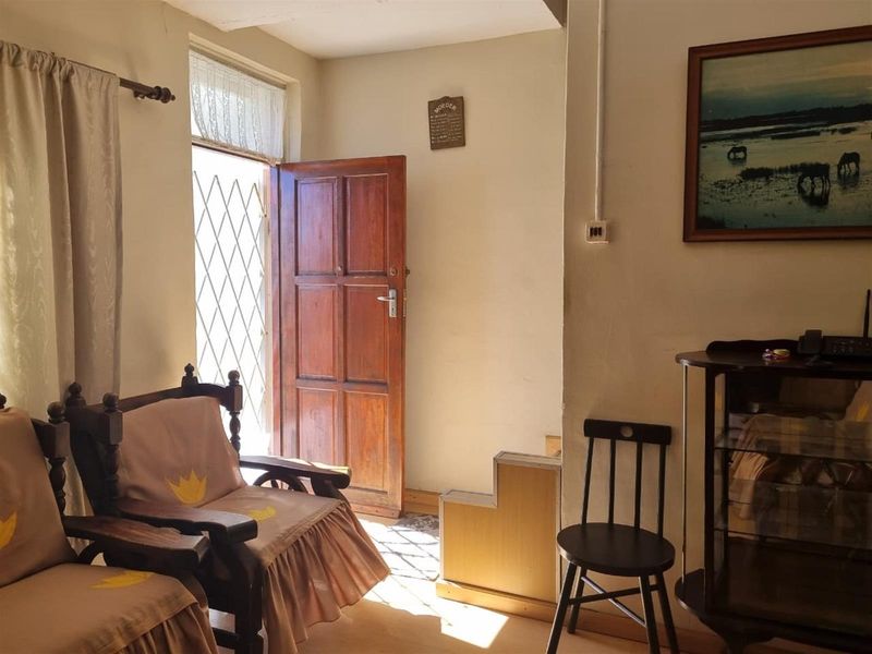 3-Bedroom Duplex for Sale in Bonteheuwel, Cape Town - Photo 4