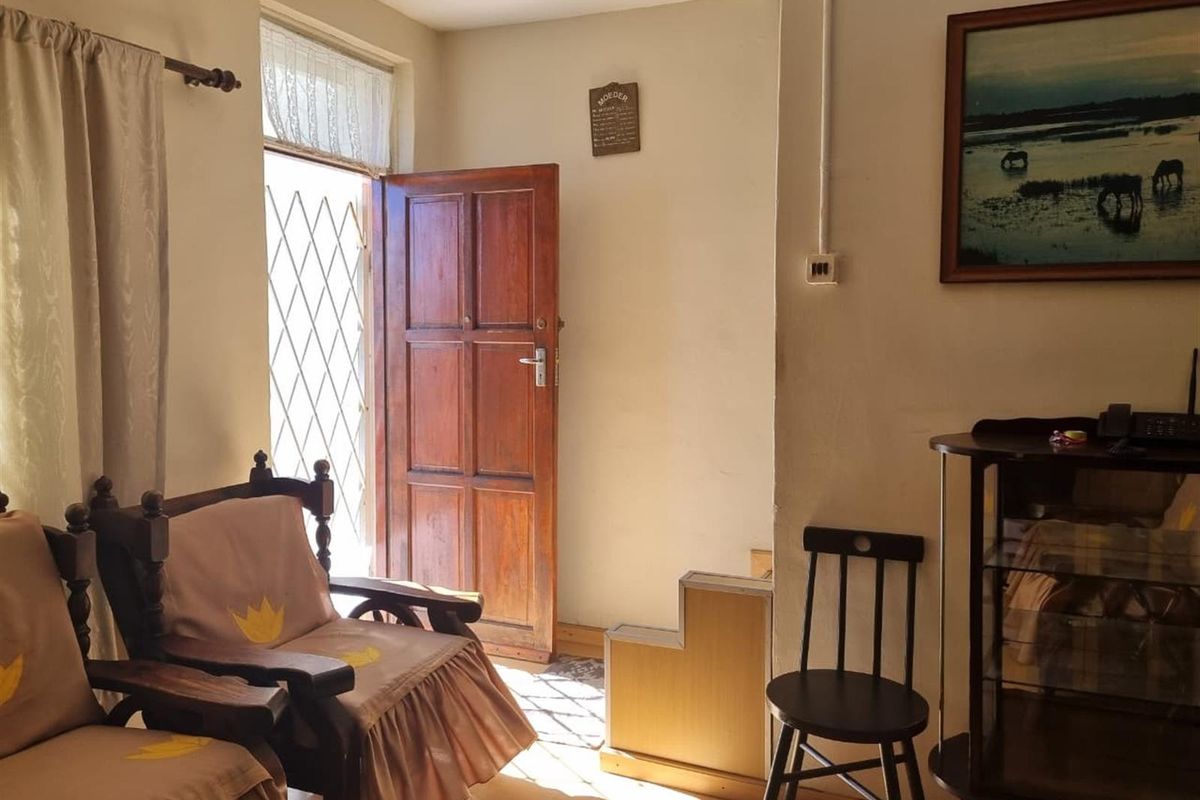 3-Bedroom Duplex for Sale in Bonteheuwel, Cape Town - Photo 4