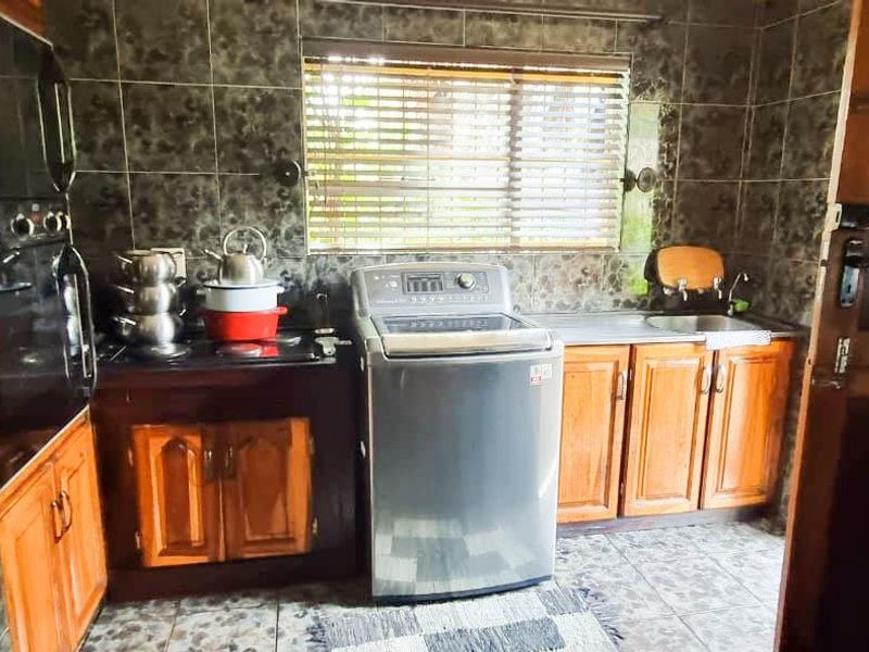 Inviting 3-Bedroom Family Home with Pool in Atlasville - Photo 9