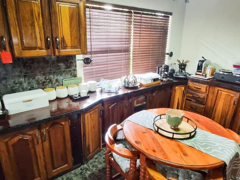 Inviting 3-Bedroom Family Home with Pool in Atlasville - Photo 7