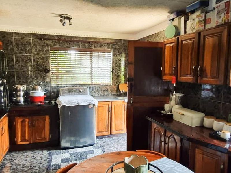 Inviting 3-Bedroom Family Home with Pool in Atlasville - Photo 10