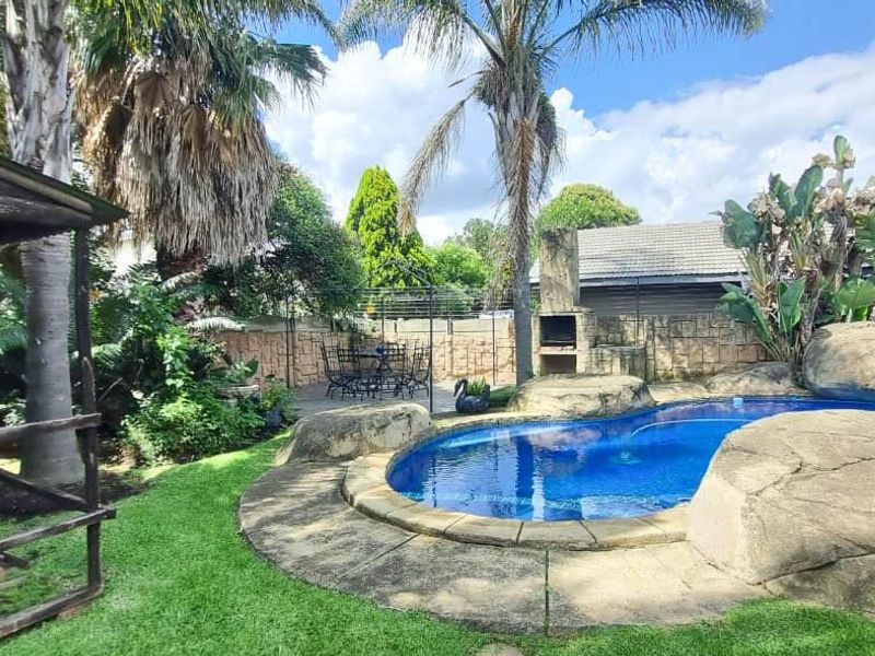 Inviting 3-Bedroom Family Home with Pool in Atlasville - Photo 4