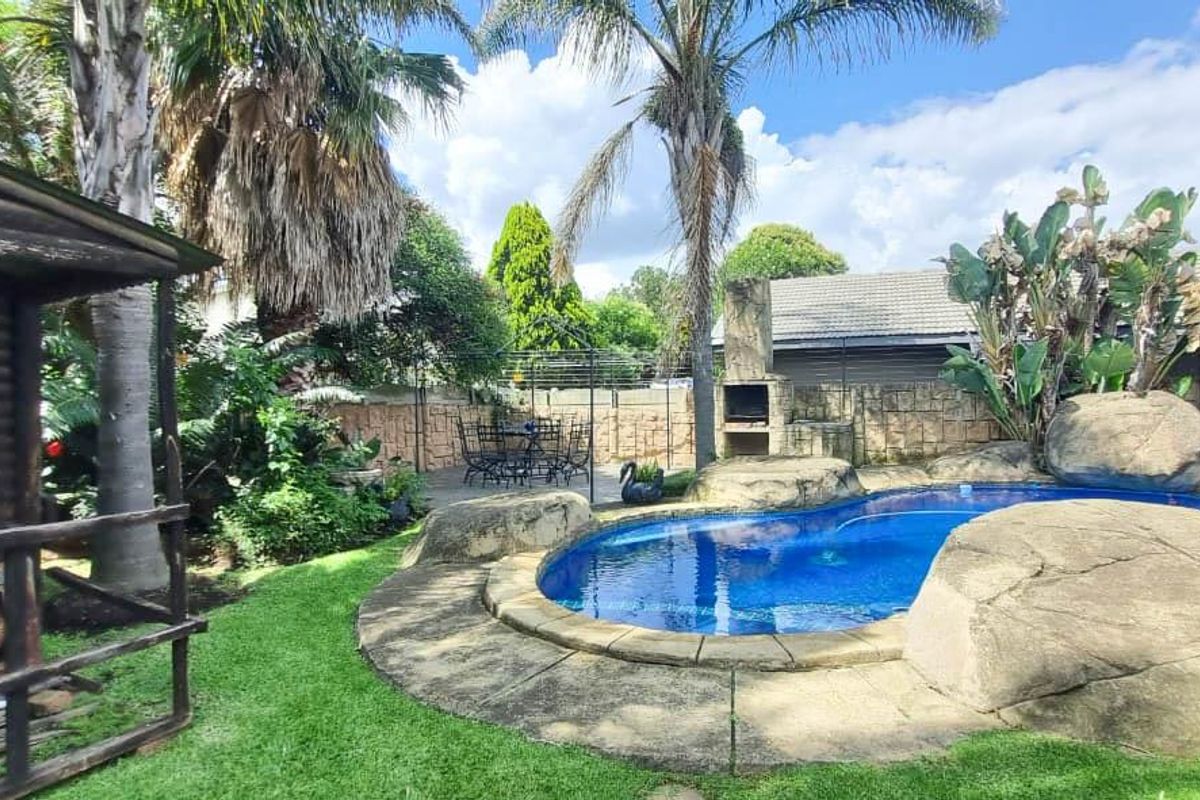 Inviting 3-Bedroom Family Home with Pool in Atlasville - Photo 4
