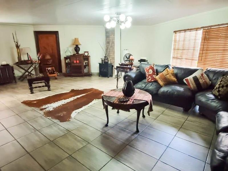 Inviting 3-Bedroom Family Home with Pool in Atlasville - Photo 5