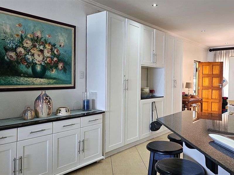 Apartment For Sale in Uvongo Beach, Margate, KwaZulu Natal - Photo 10