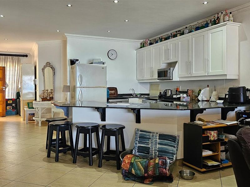 Apartment For Sale in Uvongo Beach, Margate, KwaZulu Natal - Photo 3