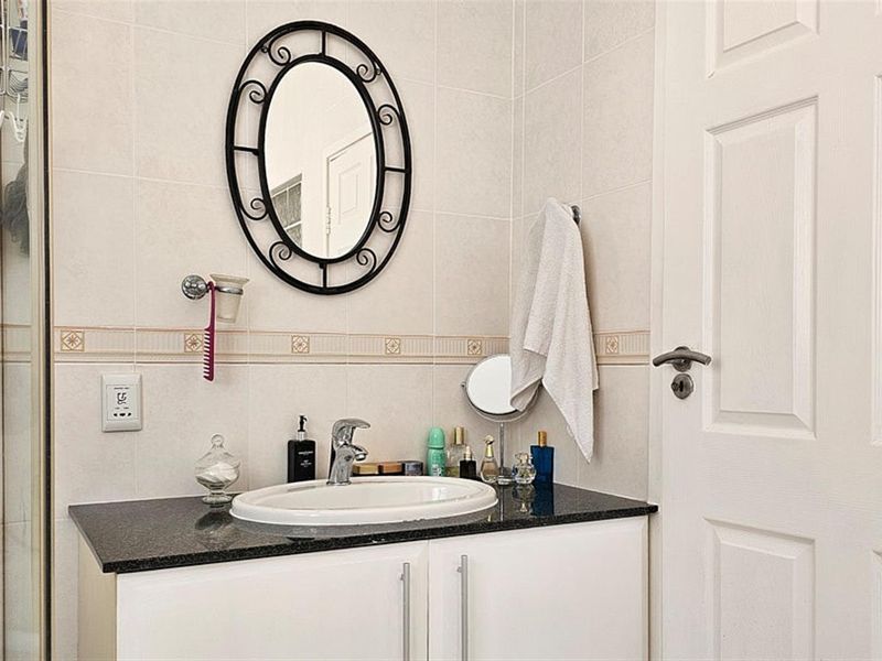 Apartment For Sale in Uvongo Beach, Margate, KwaZulu Natal - Photo 6