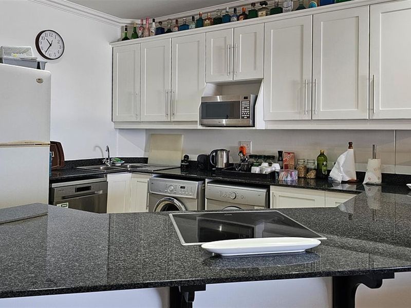 Apartment For Sale in Uvongo Beach, Margate, KwaZulu Natal - Photo 4