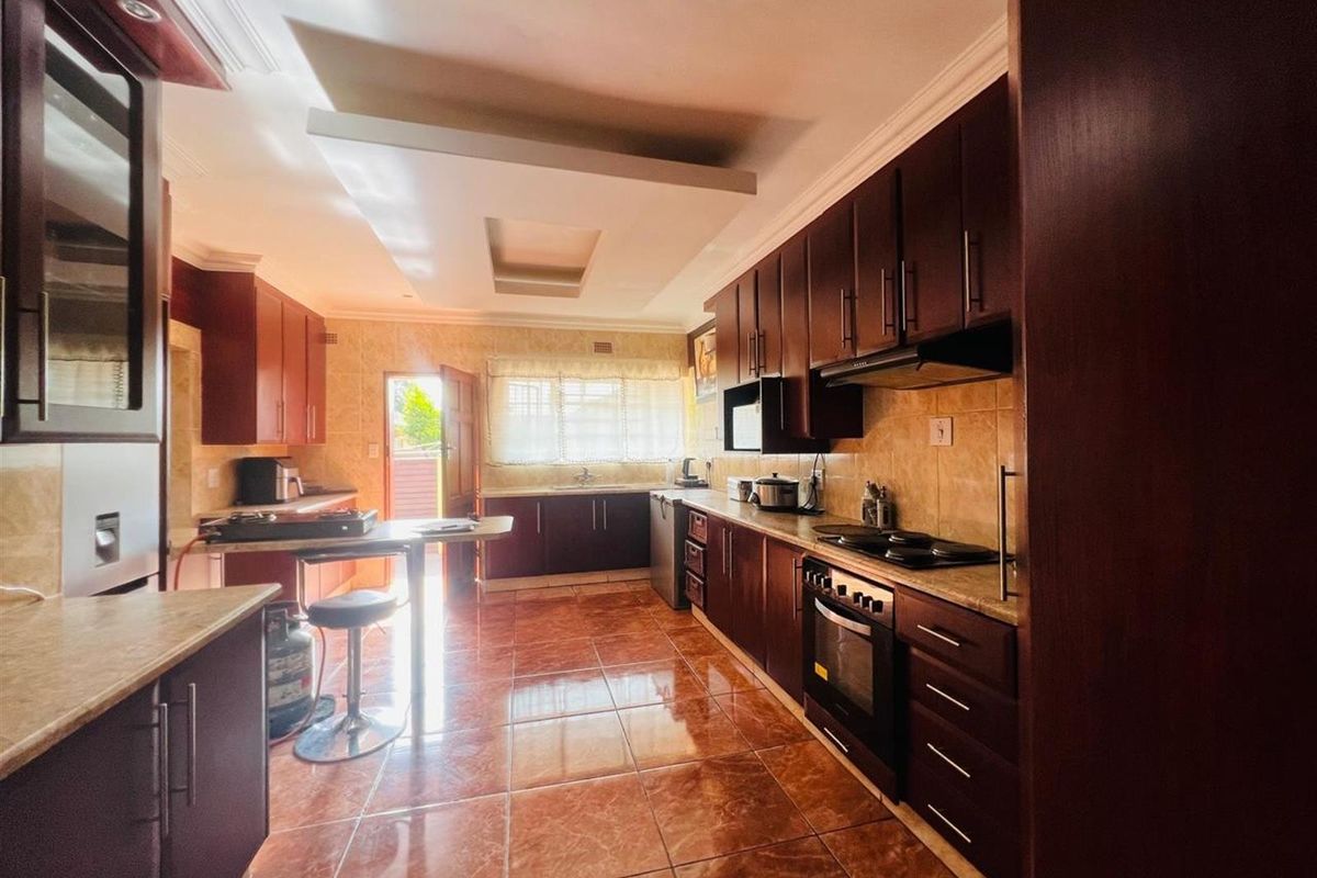 House For Sale in Vaalpark, Sasolburg - Photo 3