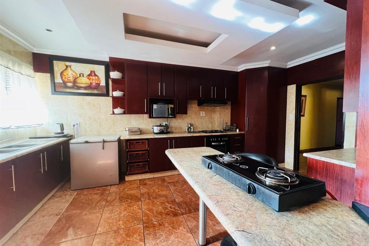 House For Sale in Vaalpark, Sasolburg - Photo 2