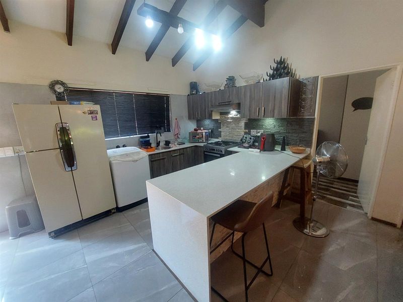 3 bed 2 bath Townhouse For Sale in upmarket waltdorf estate chase valley,pietermaritzburg - Photo 9