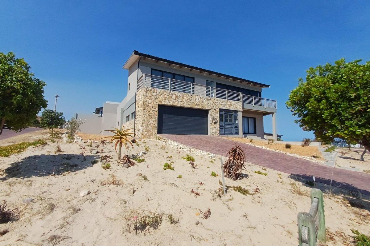 House For Sale in Stilbaai Oos, Stilbaai - Photo 2