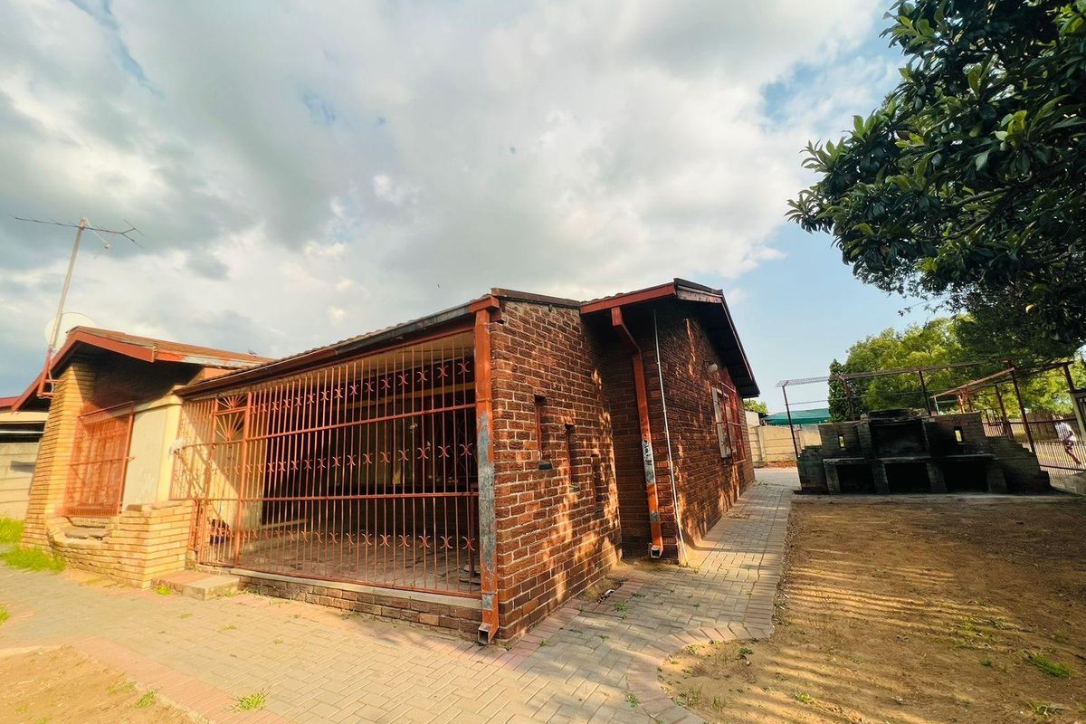 House For Sale in Vanderbijlpark CW 5, Vanderbijlpark CW, Vanderbijlpark - Photo 2