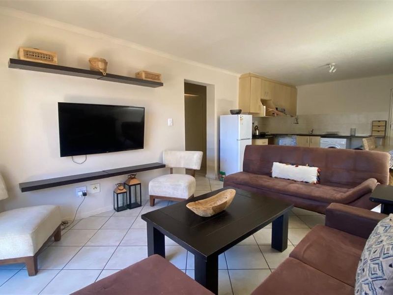 Stunning Apartment in Whispering Pines, Gordons Bay Central, Gordons Bay - Photo 4