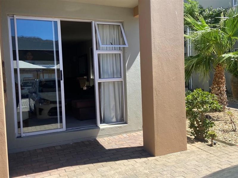 Stunning Apartment in Whispering Pines, Gordons Bay Central, Gordons Bay - Photo 3