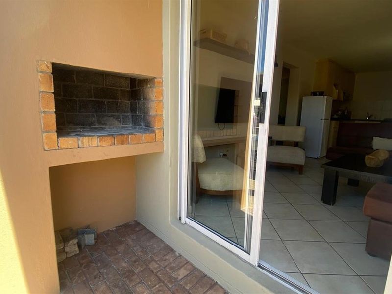 Stunning Apartment in Whispering Pines, Gordons Bay Central, Gordons Bay - Photo 2