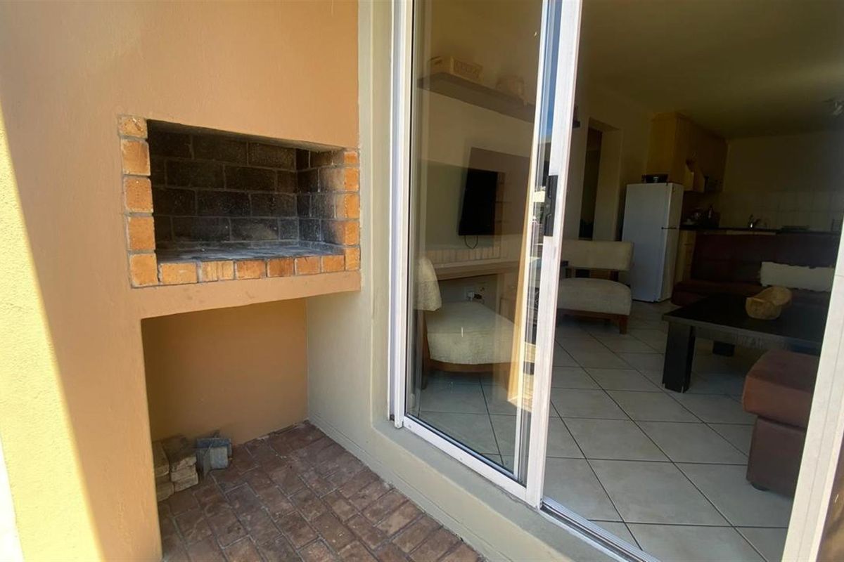 Stunning Apartment in Whispering Pines, Gordons Bay Central, Gordons Bay - Photo 2