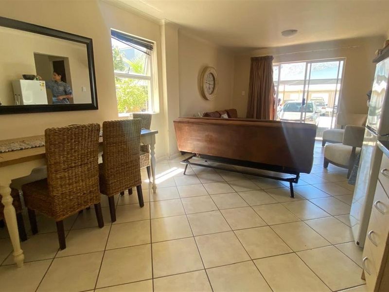 Stunning Apartment in Whispering Pines, Gordons Bay Central, Gordons Bay - Photo 5