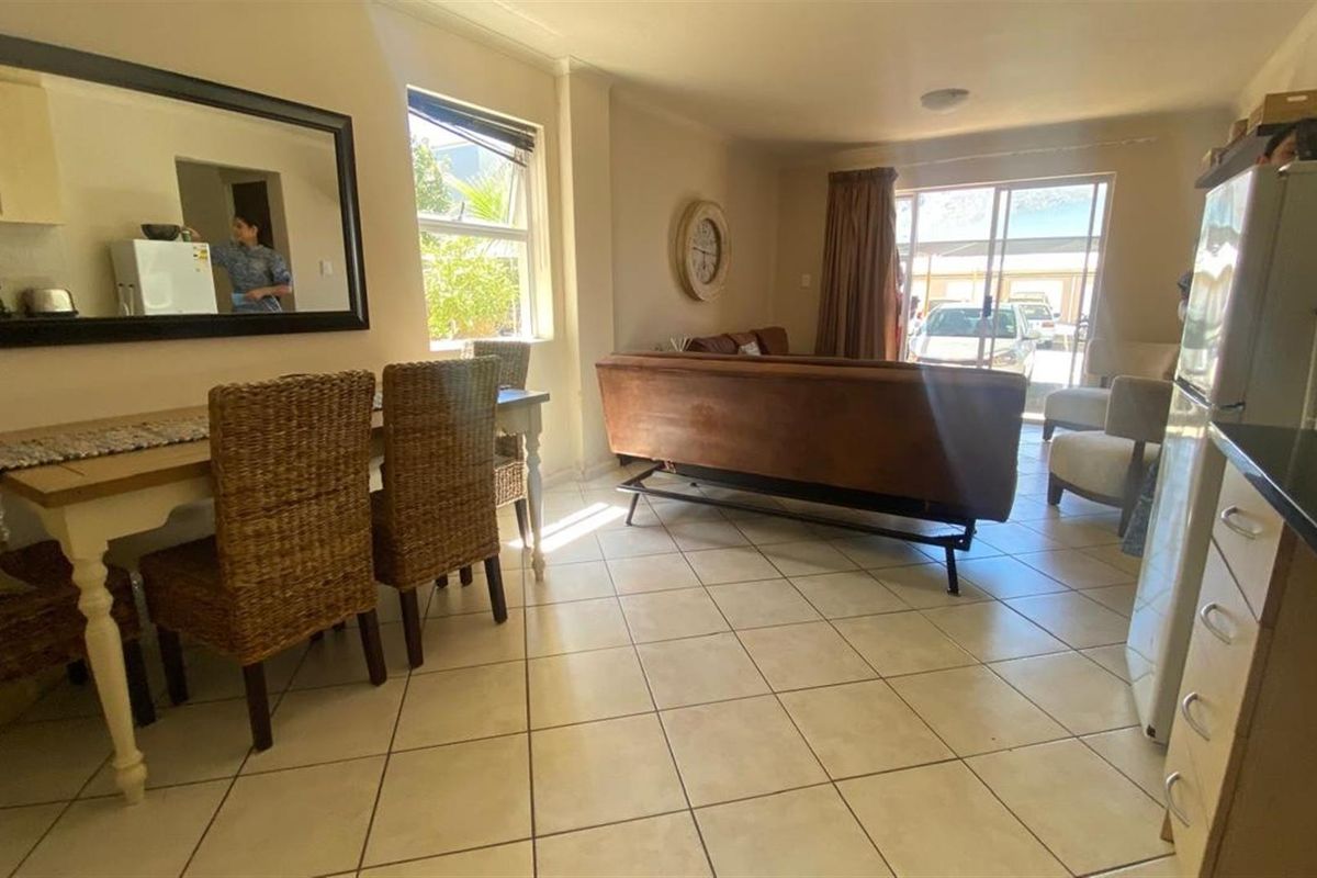 Stunning Apartment in Whispering Pines, Gordons Bay Central, Gordons Bay - Photo 5
