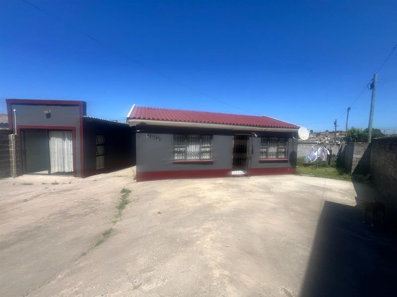 Spacious 5 bedroom house located in the heart of Mdantsane Nu 11 East London - Photo 9