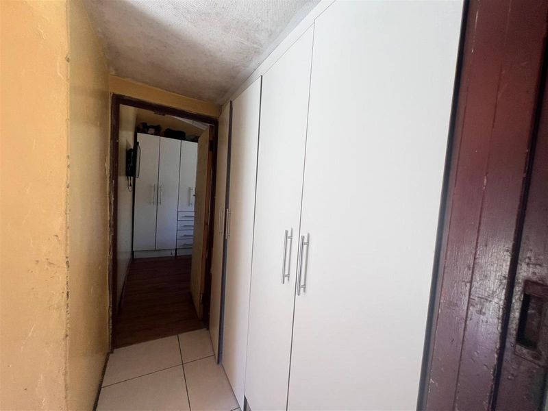 Spacious 5 bedroom house located in the heart of Mdantsane Nu 11 East London - Photo 6