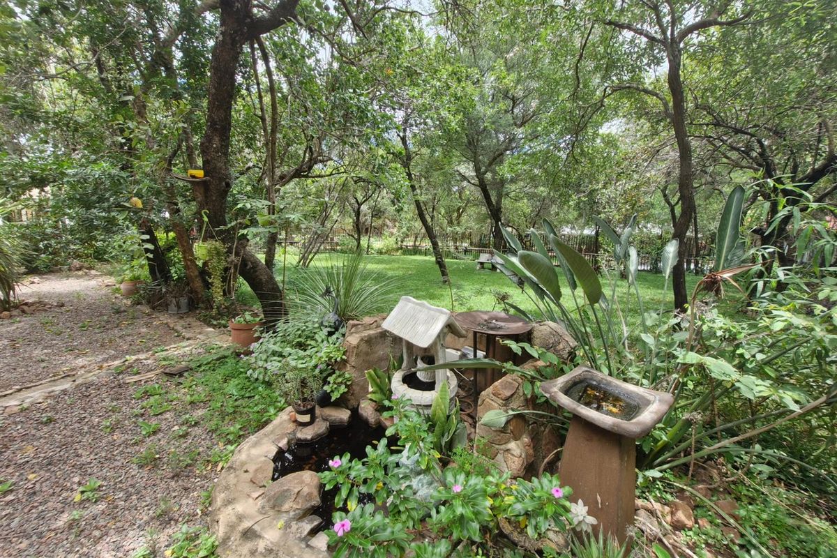 Very well-appointed home with outstanding entertainment area - Photo 5