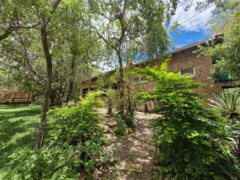 Very well-appointed home with outstanding entertainment area - Photo 3