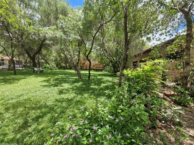 Very well-appointed home with outstanding entertainment area - Photo 2