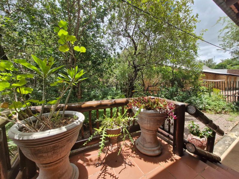 Very well-appointed home with outstanding entertainment area - Photo 4