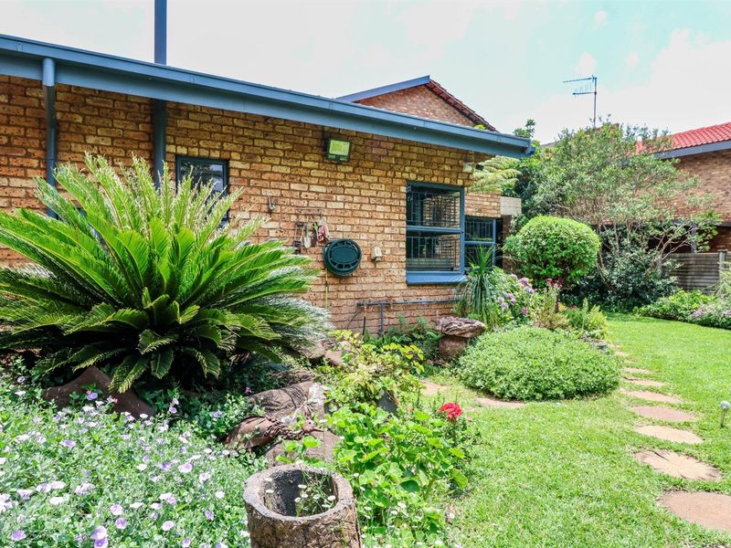 4 Bedroom home  with Flatlet and Solar System in Boomed Area - Photo 1