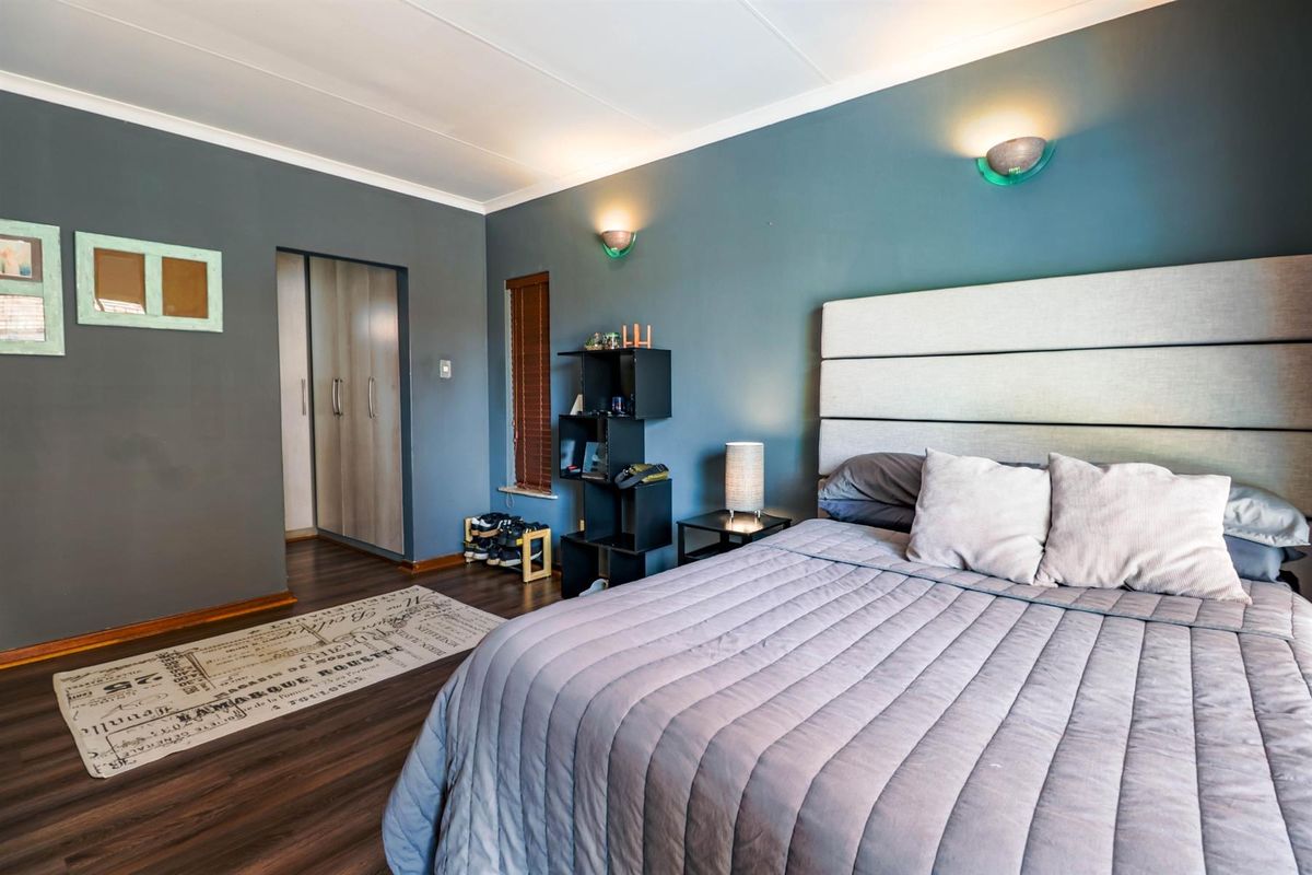 4 Bedroom home  with Flatlet and Solar System in Boomed Area - Photo 5