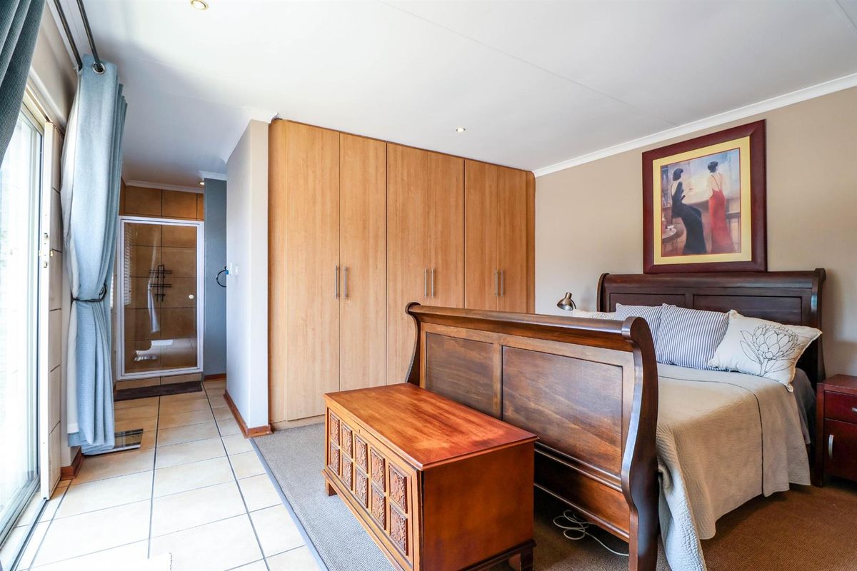 4 Bedroom home  with Flatlet and Solar System in Boomed Area - Photo 4