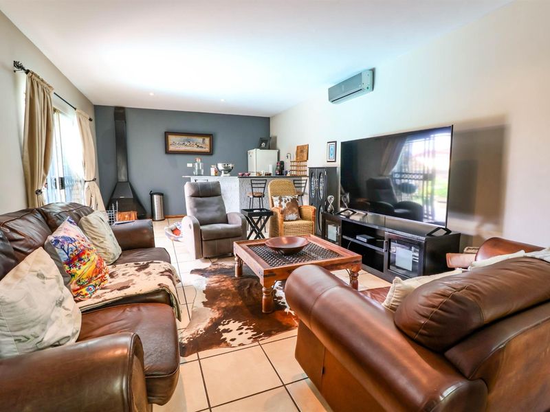 4 Bedroom home  with Flatlet and Solar System in Boomed Area - Photo 3