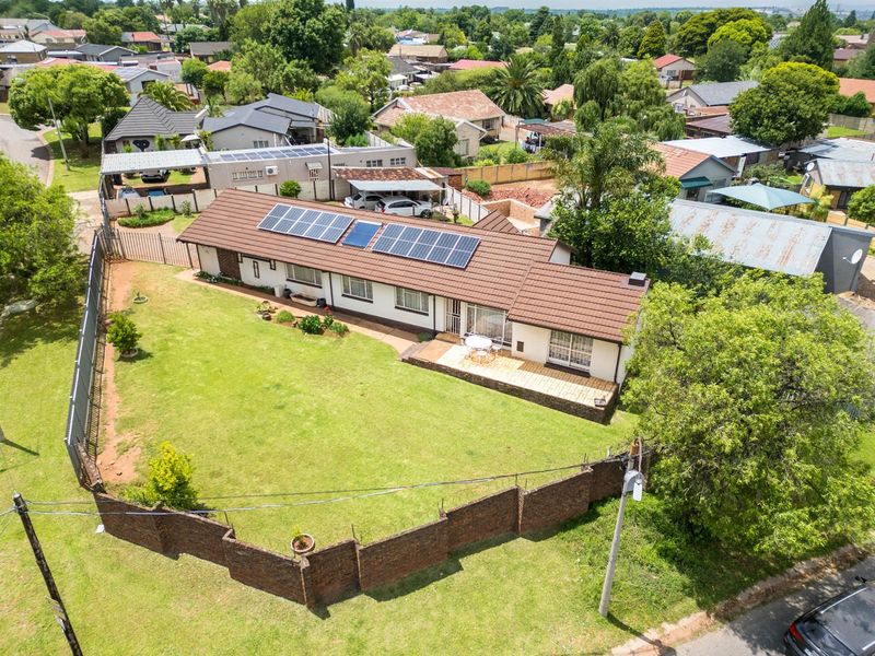 SOLD - 3 Bedroom House For Sale in Witpoortjie, Roodepoort - Photo 2