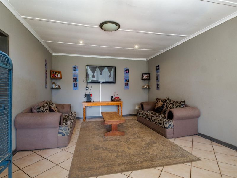 SOLD - 3 Bedroom House For Sale in Witpoortjie, Roodepoort - Photo 4