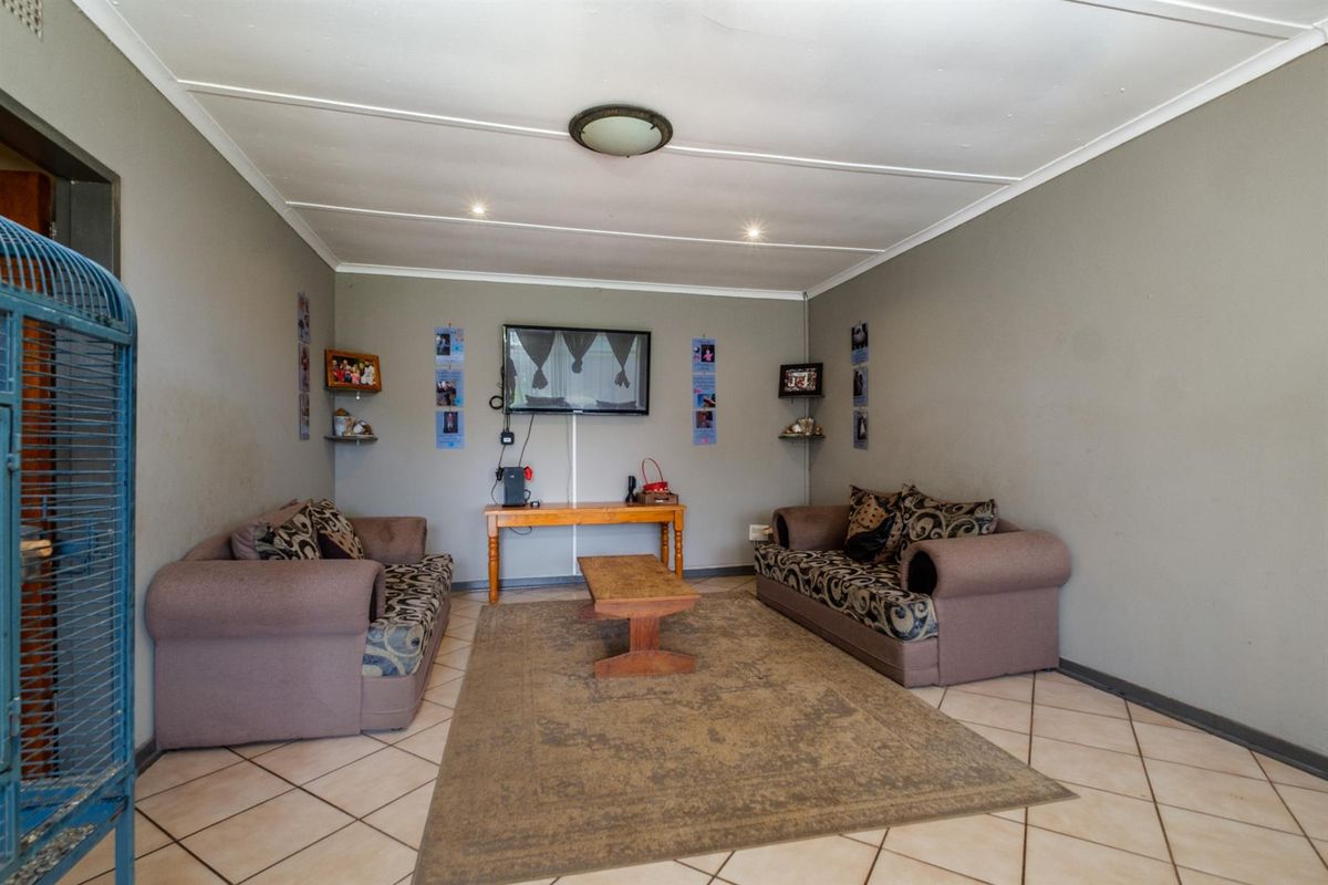 SOLD - 3 Bedroom House For Sale in Witpoortjie, Roodepoort - Photo 4