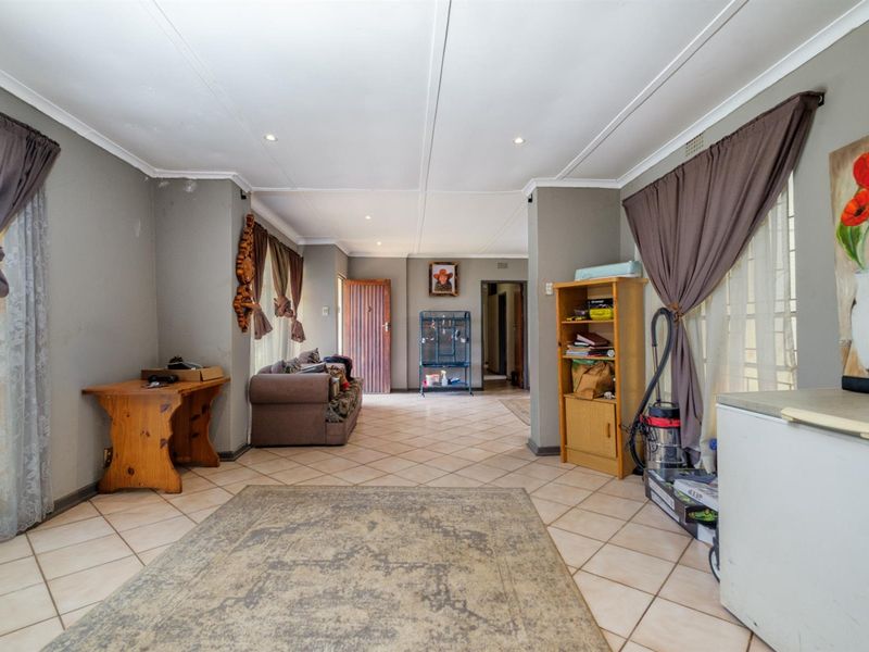 SOLD - 3 Bedroom House For Sale in Witpoortjie, Roodepoort - Photo 5