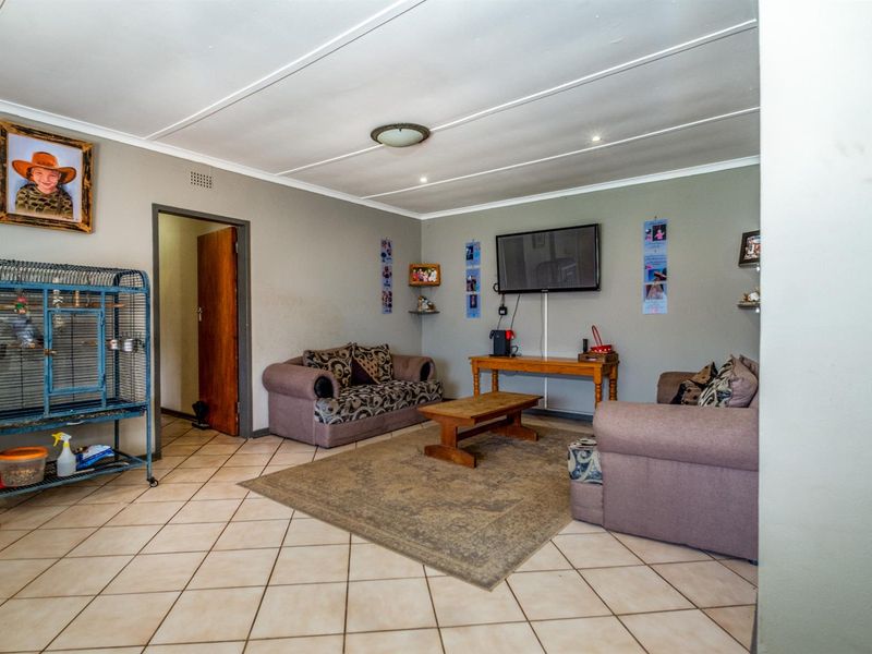 SOLD - 3 Bedroom House For Sale in Witpoortjie, Roodepoort - Photo 3