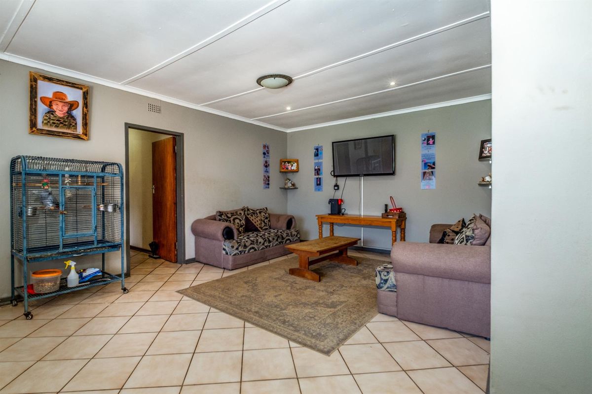 SOLD - 3 Bedroom House For Sale in Witpoortjie, Roodepoort - Photo 3
