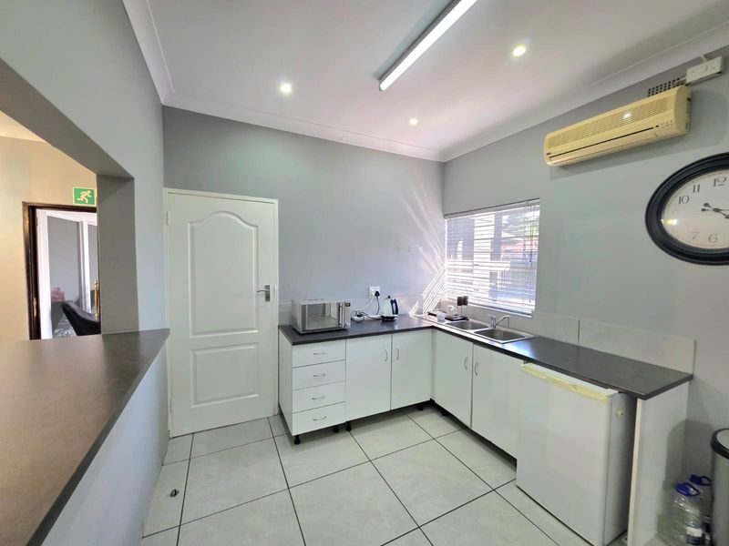 Stunning Furnished Prime Office Space In Sublime Parkmore Location - Photo 9