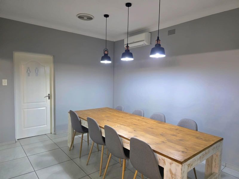 Stunning Furnished Prime Office Space In Sublime Parkmore Location - Photo 7