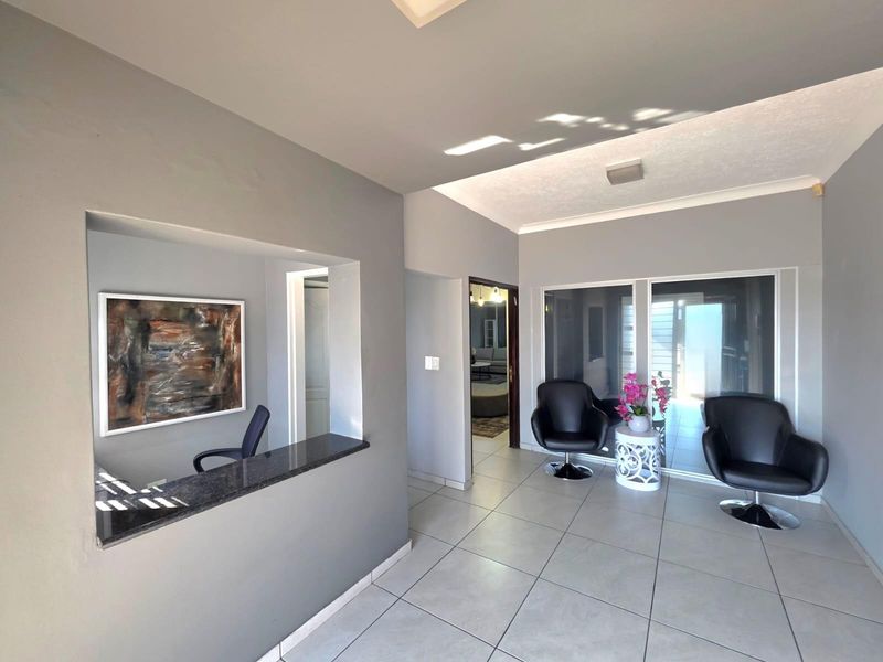 Stunning Furnished Prime Office Space In Sublime Parkmore Location - Photo 4