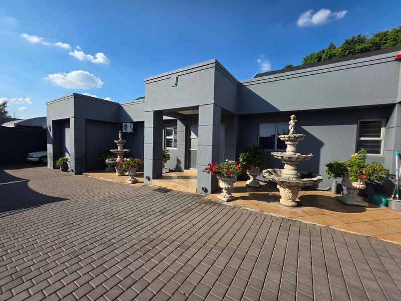 Stunning Furnished Prime Office Space In Sublime Parkmore Location - Photo 3