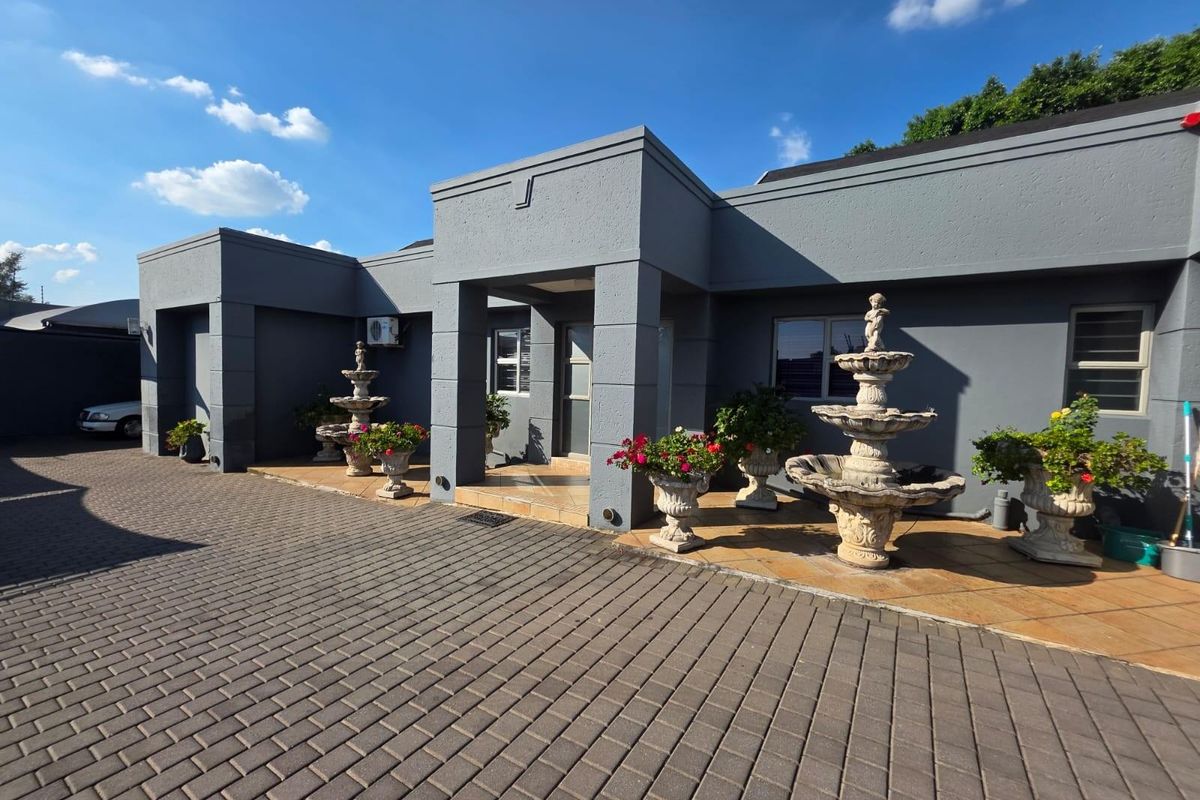 Stunning Furnished Prime Office Space In Sublime Parkmore Location - Photo 3