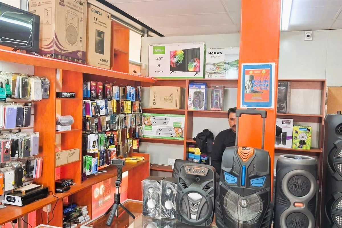 Prime Commercial Property for Sale in Jeffreys Bay CBD | High-Exposure Business Premises - Photo 3