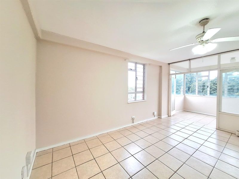Freshly painted, Spacious 2  bedroom Apartment For Sale in Bulwer, Durban, KwaZulu Natal - Photo 5