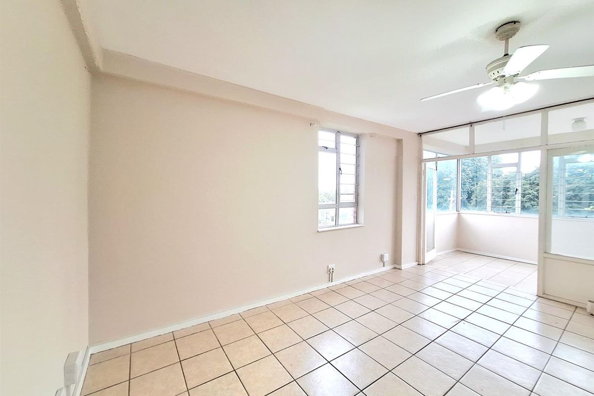 Freshly painted, Spacious 2  bedroom Apartment For Sale in Bulwer, Durban, KwaZulu Natal - Photo 5